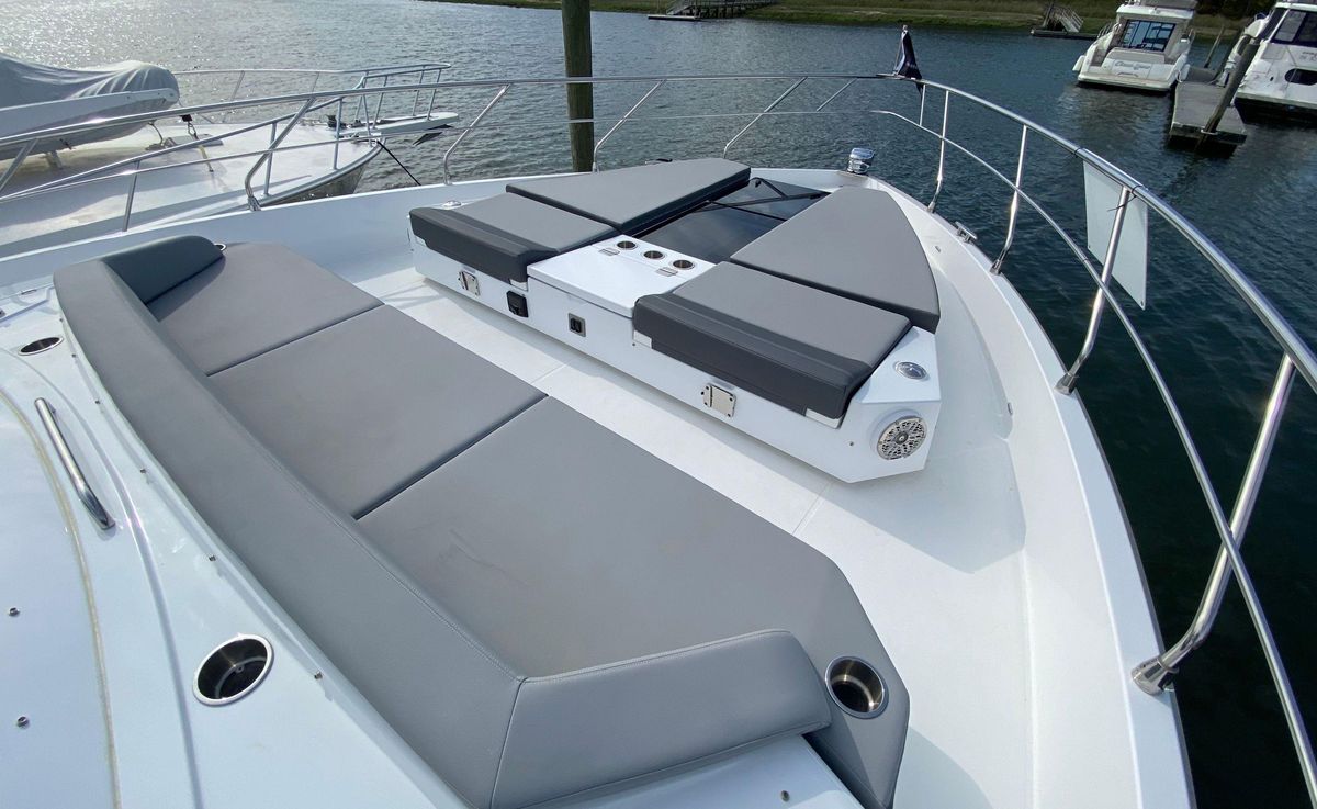 2022 Cruisers Yachts 59 