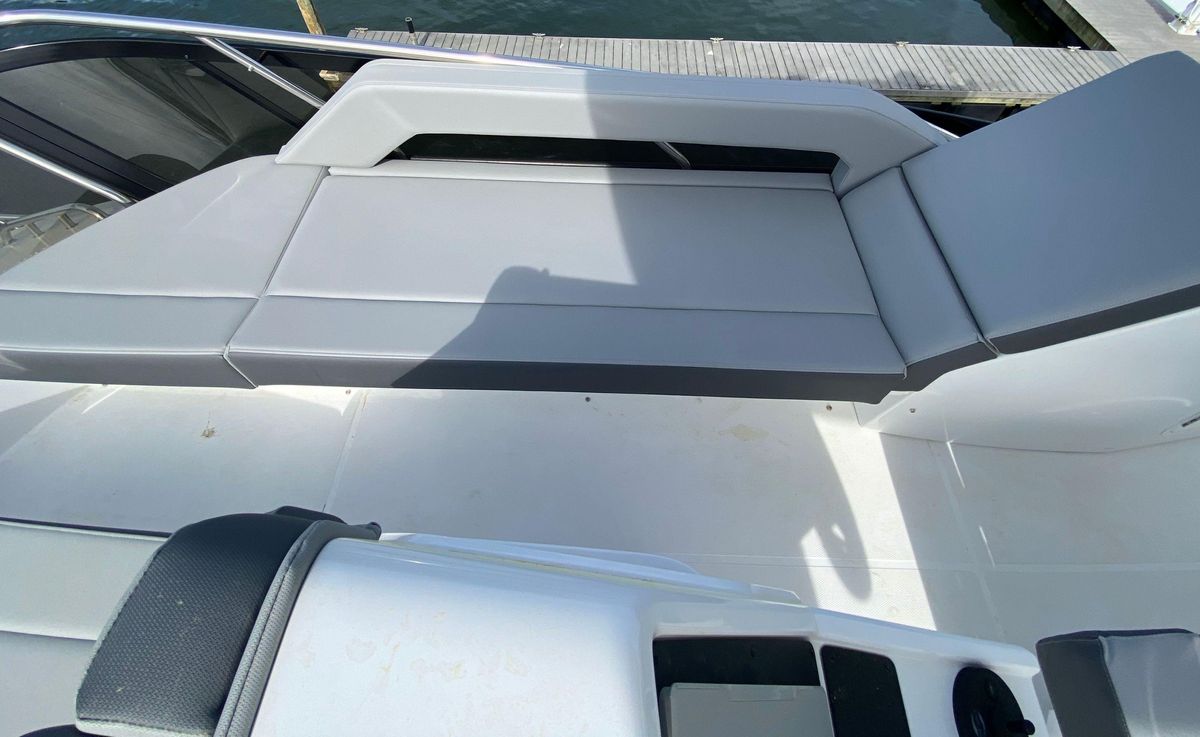 2022 Cruisers Yachts 59 