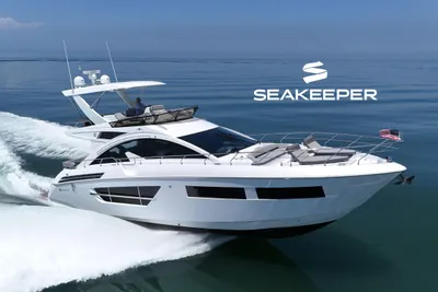 Cruisers Yachts 60 Fly