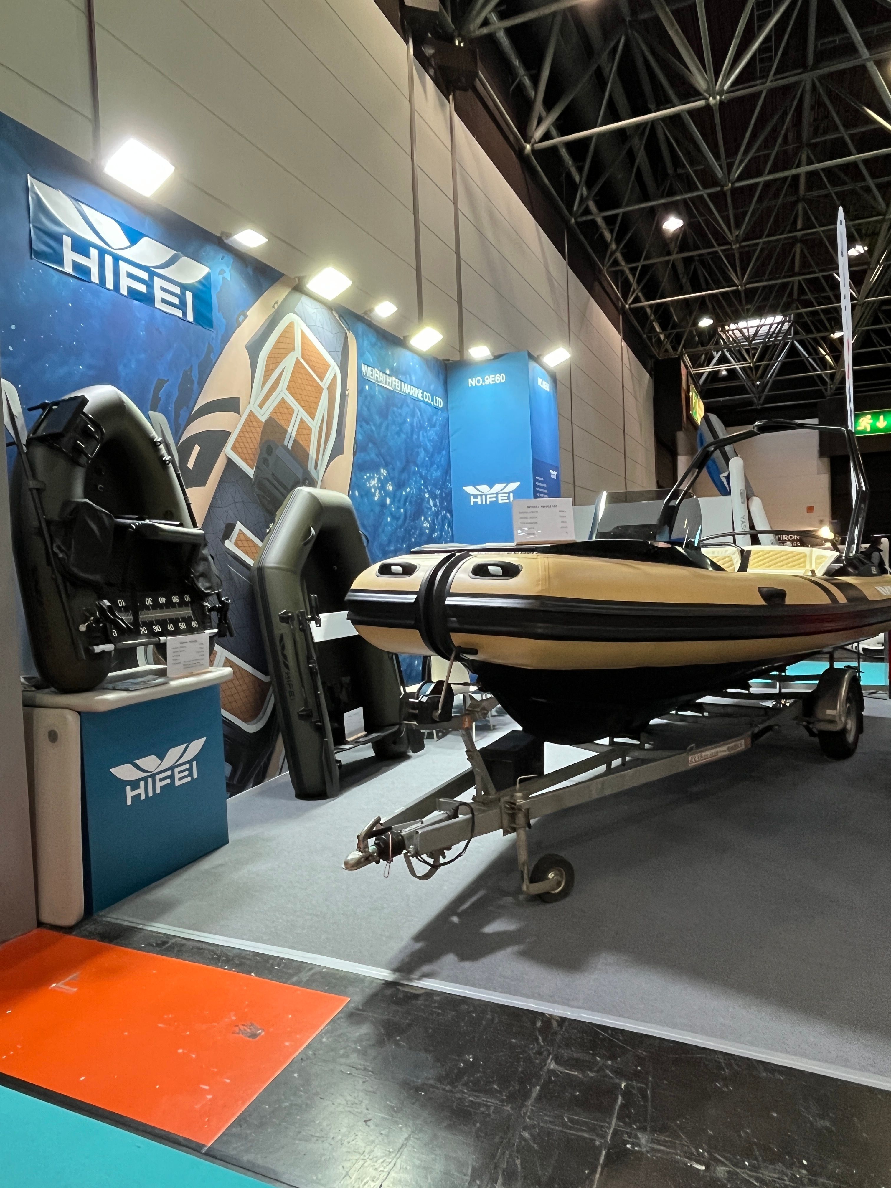 2025 Custom W 580 ALU RIB