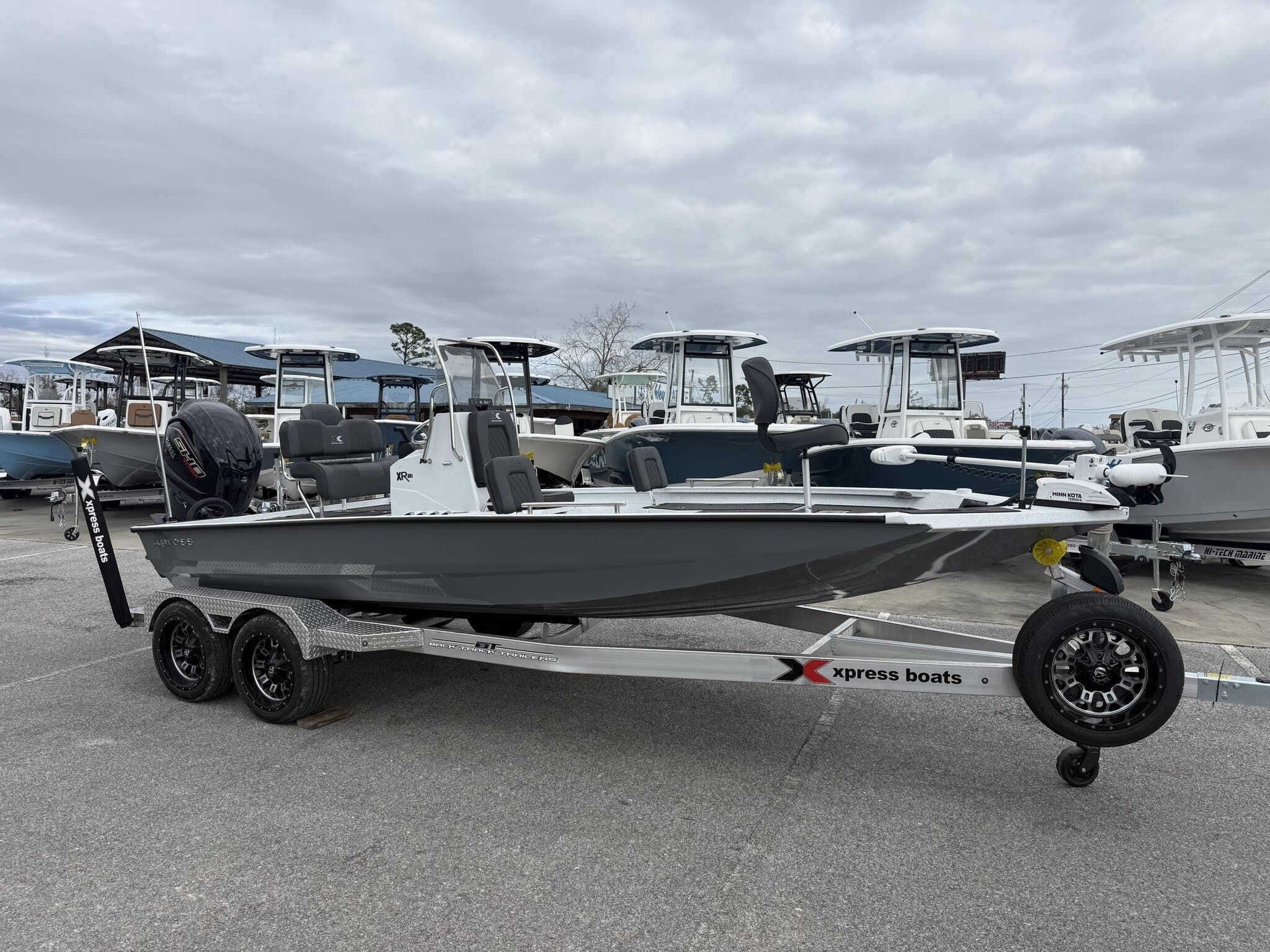 Xpress Xclusive R Series XR 21 BAY WITH FORWARD SEATING