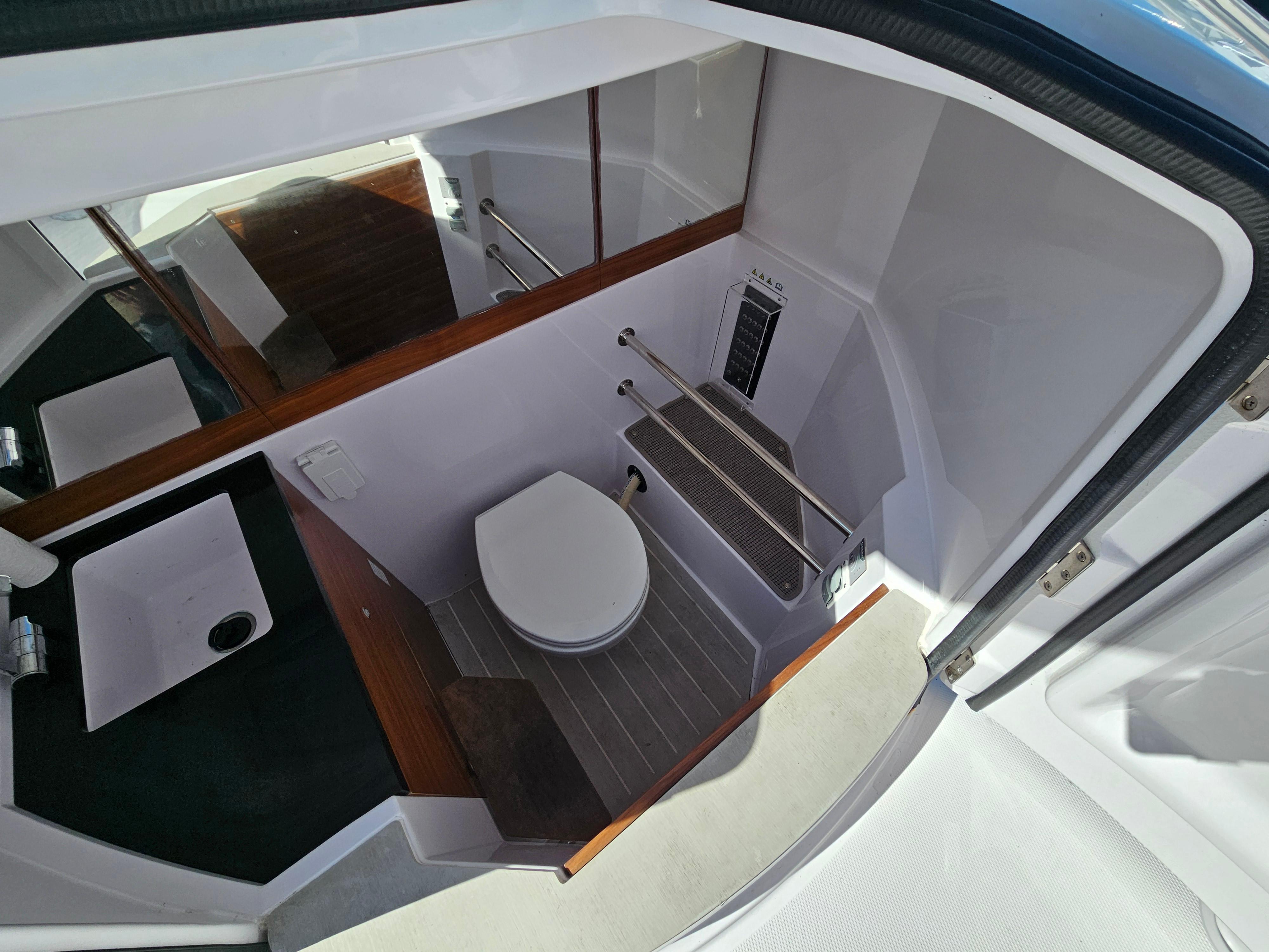 2021 Axopar 28 AFT CABIN Sports Cruiser for sale - YachtWorld