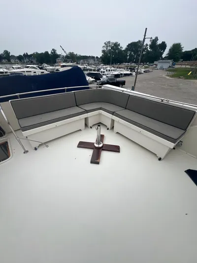 My Chanticleer Yacht Photos Pics Flybridge lounge area