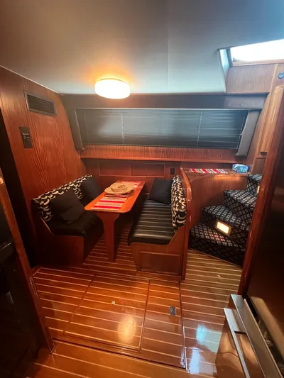 My Chanticleer Yacht Photos Pics Dinette