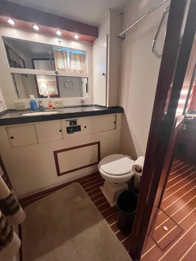 My Chanticleer Yacht Photos Pics Master head