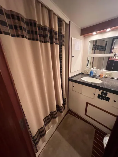 My Chanticleer Yacht Photos Pics Master head/ bath