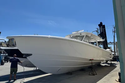 Everglades 455 Center Console
