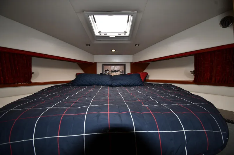  Yacht Photos Pics Interior cabin of 2007 Formula 45 Yacht with cozy bed and skylight.