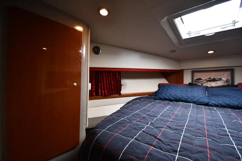  Yacht Photos Pics Interior cabin of 2007 Formula 45 Yacht with bed and skylight.