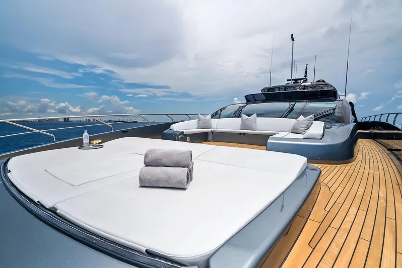 Tasty Waves Yacht Photos Pics 