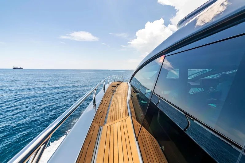 Tasty Waves Yacht Photos Pics 