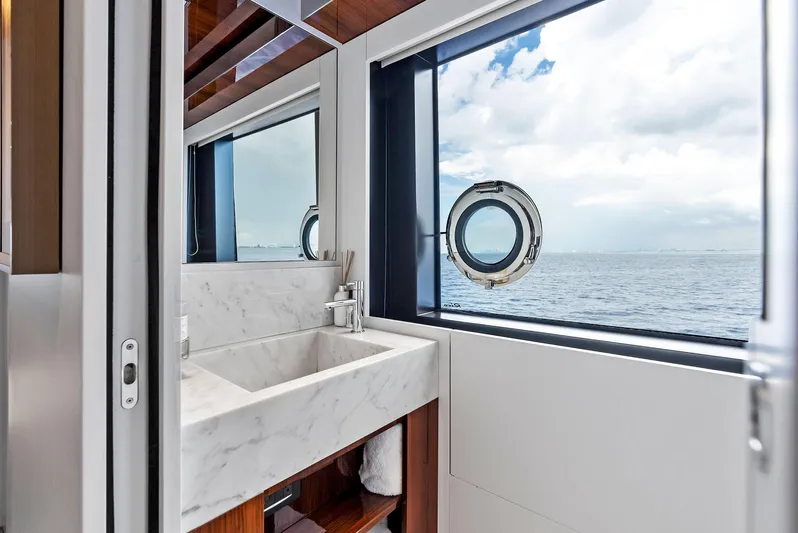 Tasty Waves Yacht Photos Pics 