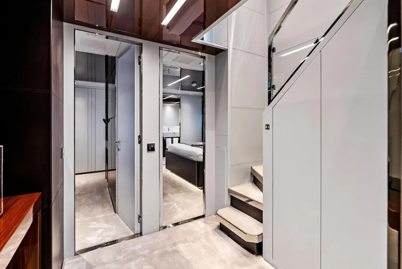 Tasty Waves Yacht Photos Pics 