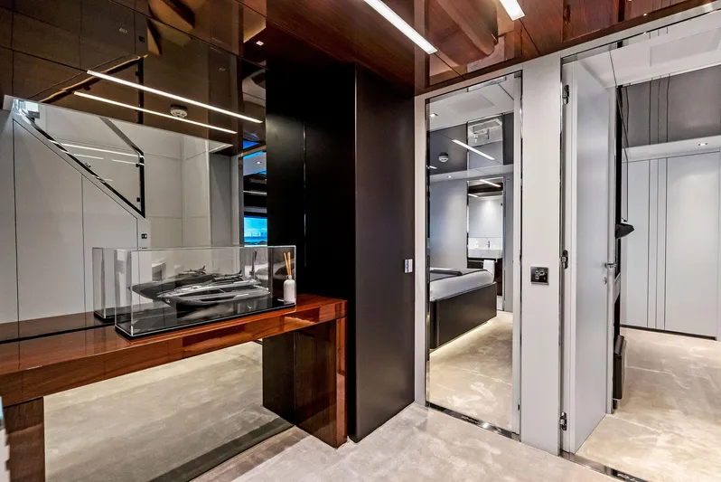 Tasty Waves Yacht Photos Pics 