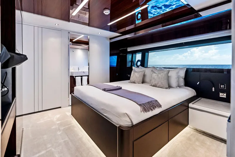 Tasty Waves Yacht Photos Pics 