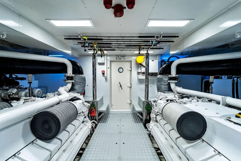 Tasty Waves Yacht Photos Pics 