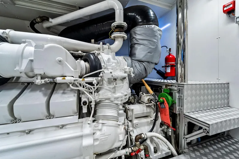 Tasty Waves Yacht Photos Pics 