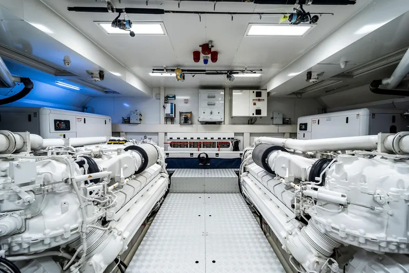 Tasty Waves Yacht Photos Pics 