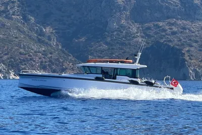 2022 Axopar 37 XC CROSS CABIN