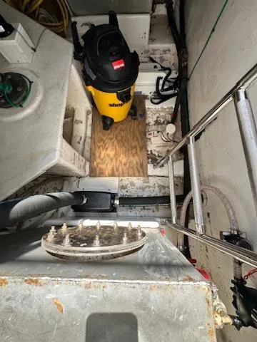 Brass Ring Yacht Photos Pics Engine room of 2009 Marine Trader 36 Euro Sedan with equipment and tools.