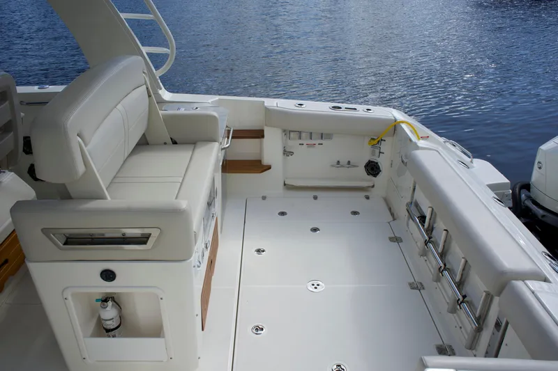 Yacht Kings Yacht Photos Pics 2020 Boston Whaler 350 Realm boat interior, featuring spacious seating and sleek design.