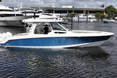 Boston Whaler 350 Realm