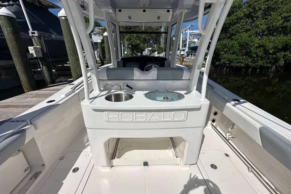 2021 Robalo R302 Center Console Center Console for sale - YachtWorld