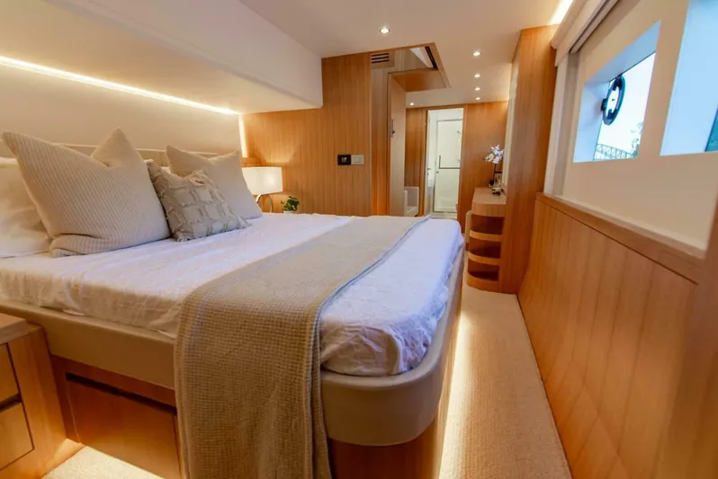 53f Iliad 2025 Yacht Photos Pics 