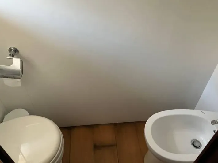 Vintage Yacht Photos Pics Bathroom with toilet and bidet on Guy Couach 2100 yacht, 2006 model.