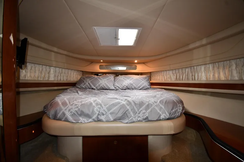  Yacht Photos Pics Luxurious cabin interior of 2003 Sea Ray 460 Sundancer yacht with cozy bed.