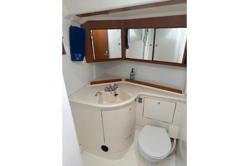  Yacht Photos Pics 2006 X-Yachts X-50 forward head