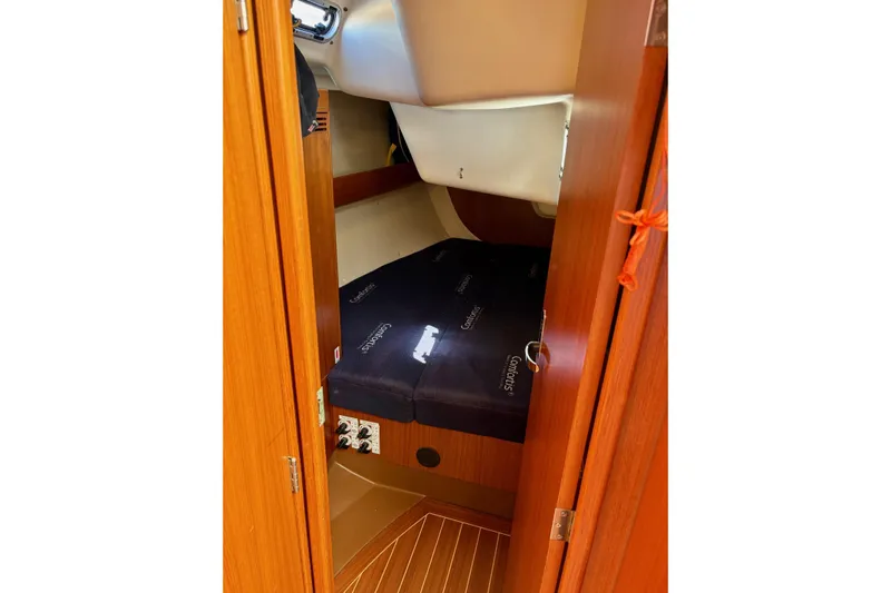  Yacht Photos Pics Starboard cabin