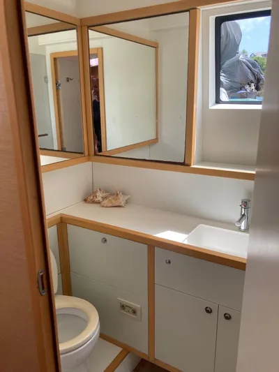 The Recipe Yacht Photos Pics Lagoon 560 2011 yacht bathroom with mirrors, sink, and window.