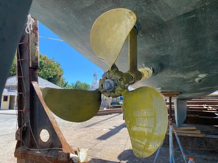 The Recipe Yacht Photos Pics Propeller of 2011 Lagoon 560 catamaran on dry dock, showcasing maintenance and repair.