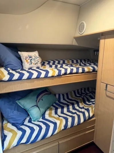 Ten 2 Eight Yacht Photos Pics 