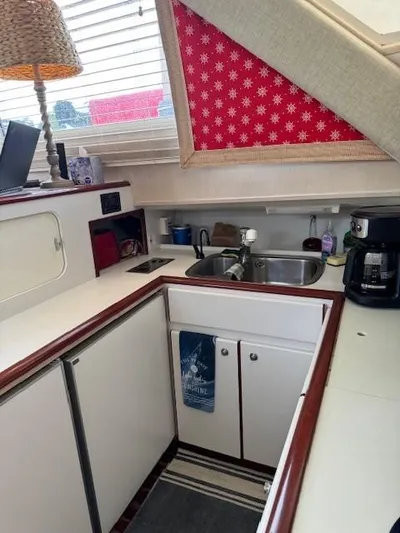 Ten 2 Eight Yacht Photos Pics 