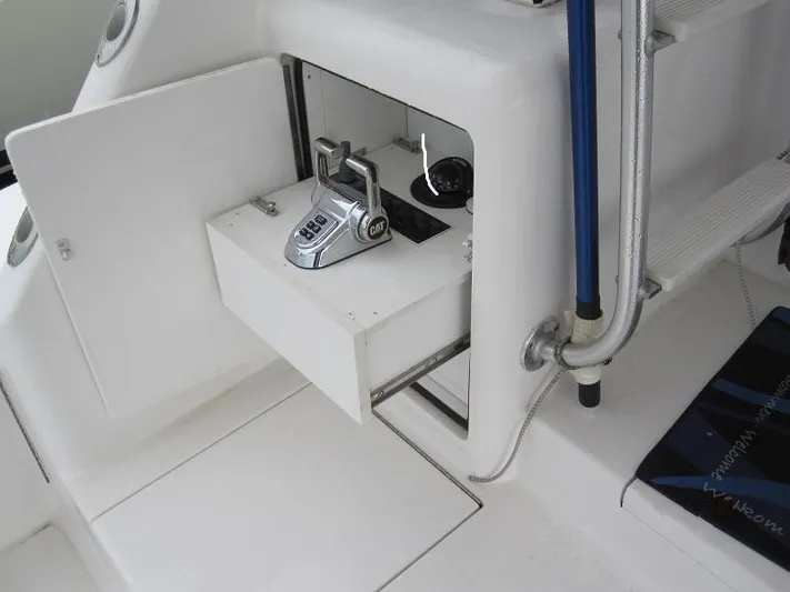 No Name Yacht Photos Pics 2008 Viking Convertible 60 yacht control panel with CAT throttle lever.