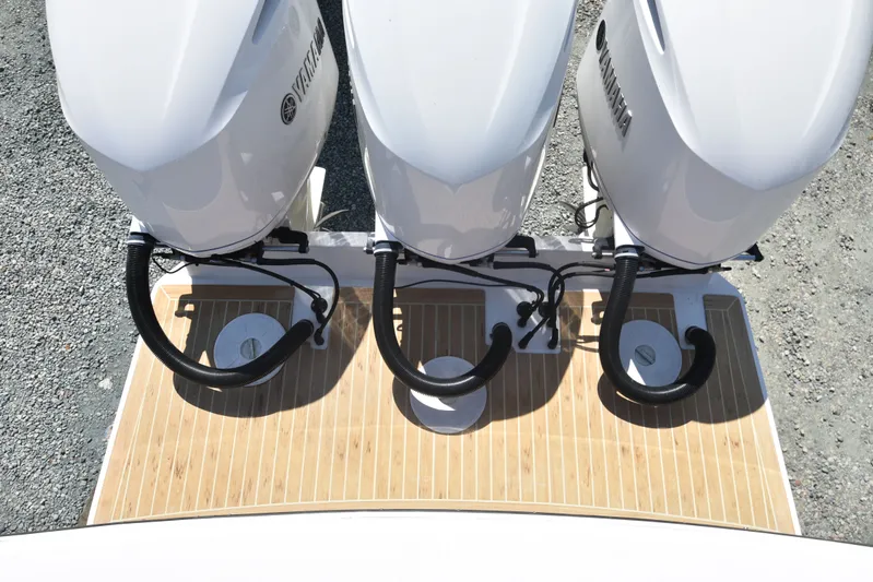 Why Knot II Yacht Photos Pics Three Yamaha engines on Regulator 34SS boat, 2018 model.