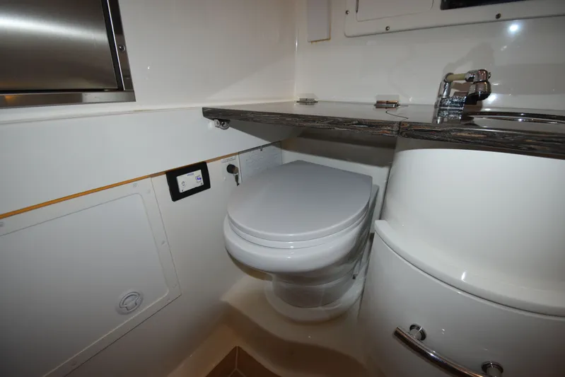 Why Knot II Yacht Photos Pics Bathroom in Regulator 34SS boat, year 2018.