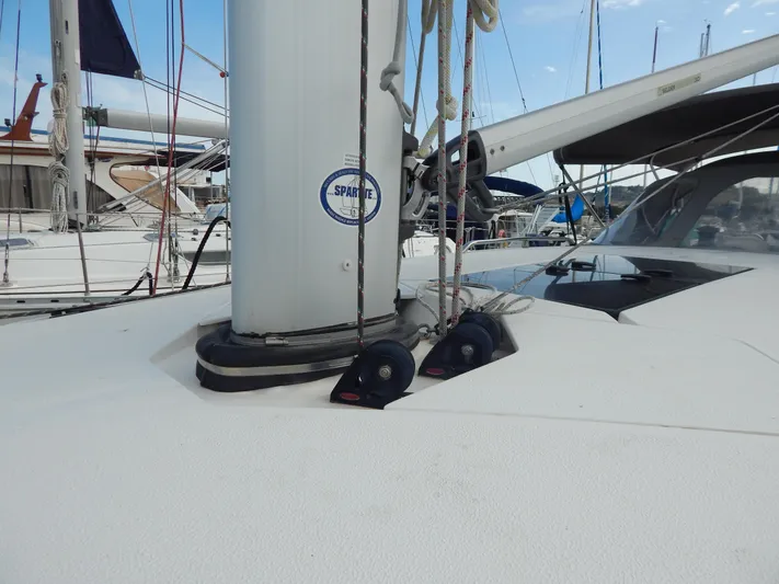  Yacht Photos Pics Italia Yachts 13.98 (2021) sailboat deck with mast and rigging details.