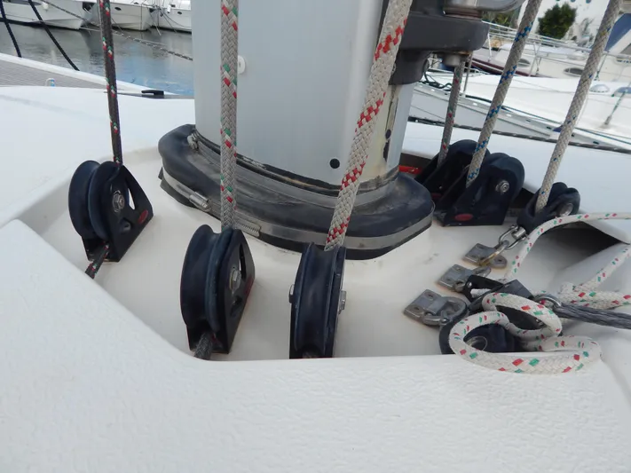  Yacht Photos Pics Italia Yachts 13.98 (2021) sailboat deck with rigging and pulleys.