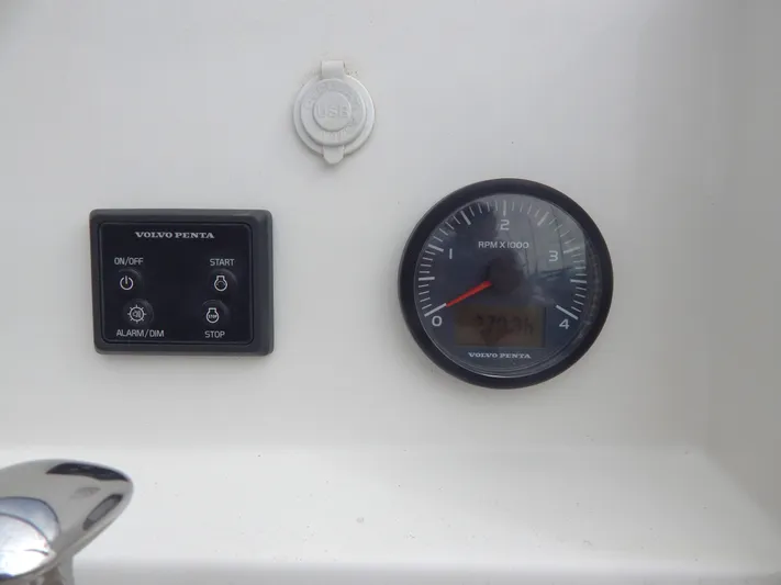  Yacht Photos Pics Italia Yachts 13.98 2021 dashboard with Volvo Penta controls and RPM gauge.