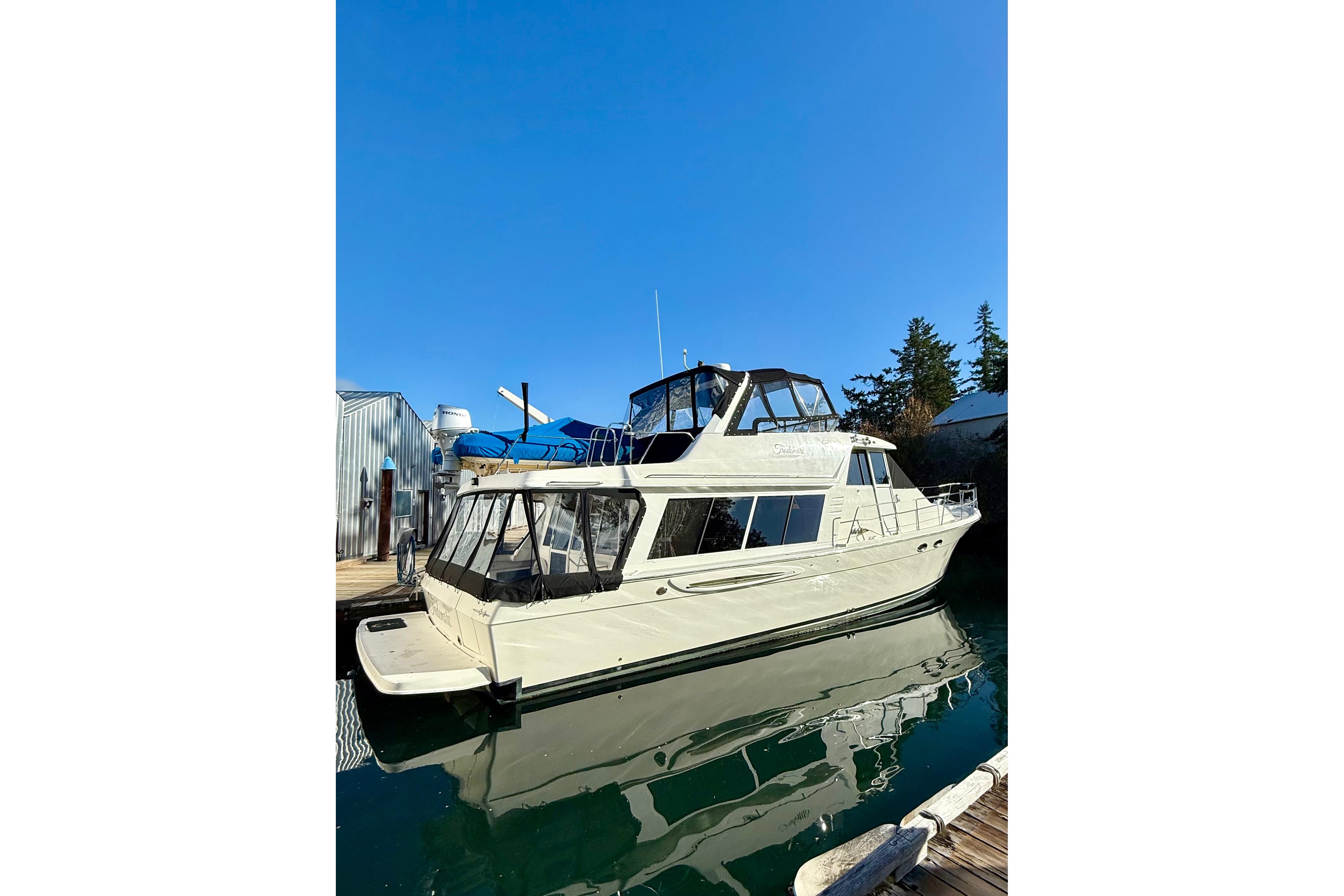 Meridian 490 Pilothouse