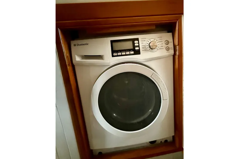 Trademarc Yacht Photos Pics Dometic washing machine in 2004 Meridian 490 Pilothouse yacht interior.