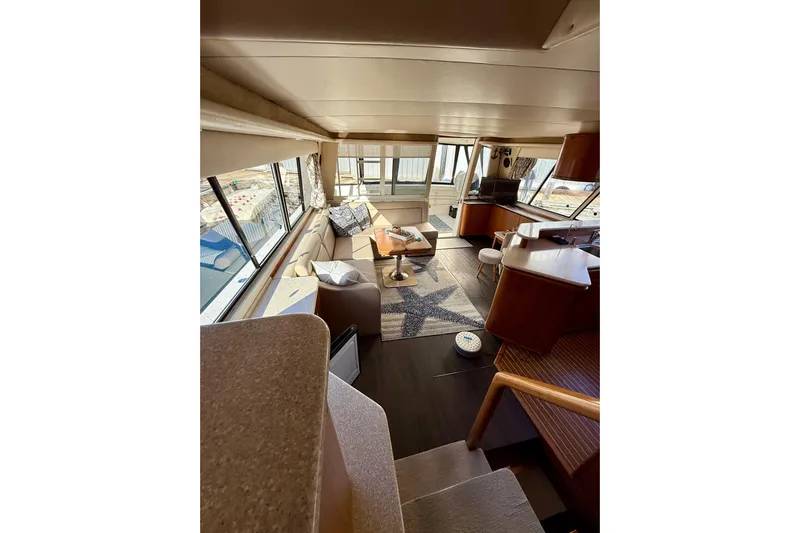 Trademarc Yacht Photos Pics Interior of 2004 Meridian 490 Pilothouse yacht, featuring spacious seating and modern design.
