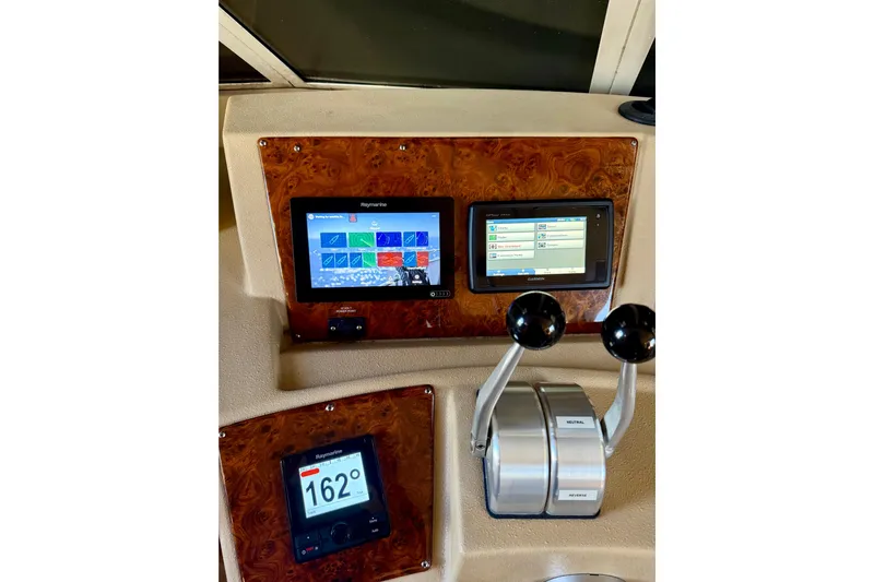 Trademarc Yacht Photos Pics Control panel of 2004 Meridian 490 Pilothouse with navigation screens and throttle levers.