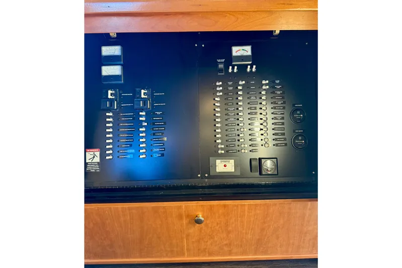 Trademarc Yacht Photos Pics Electrical control panel of 2004 Meridian 490 Pilothouse yacht.