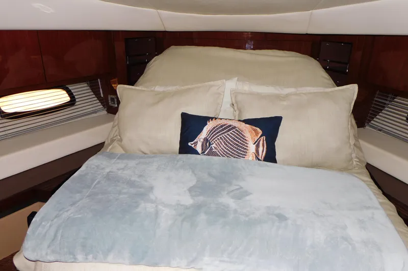  Yacht Photos Pics Luxurious 2013 Sea Ray 510 Sundancer cabin with plush bedding and decorative pillows.