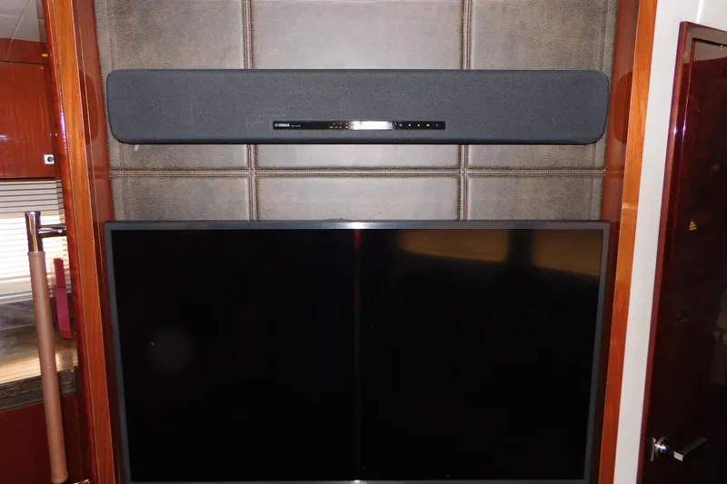  Yacht Photos Pics Entertainment system with soundbar and TV on 2013 Sea Ray 510 Sundancer yacht.