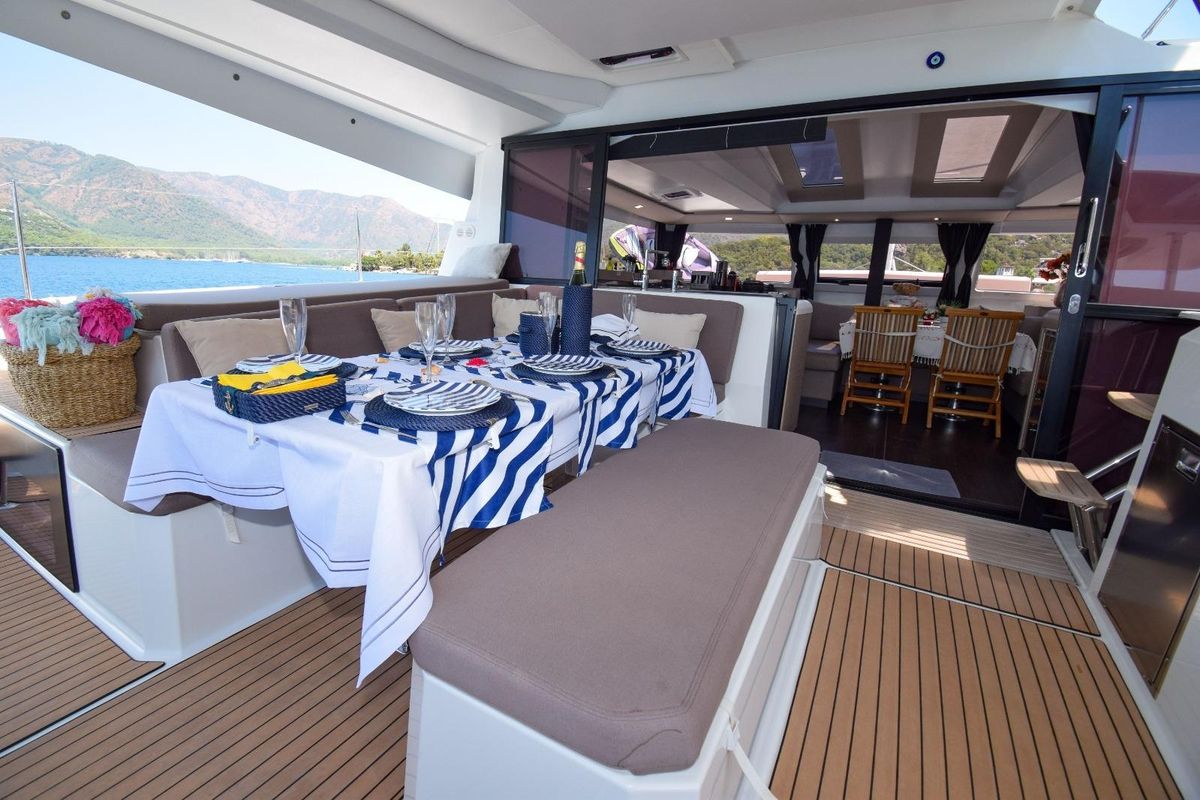 2020 Fountaine Pajot 44 